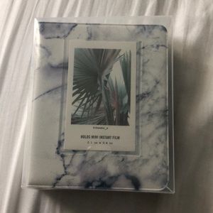 Instant photo album